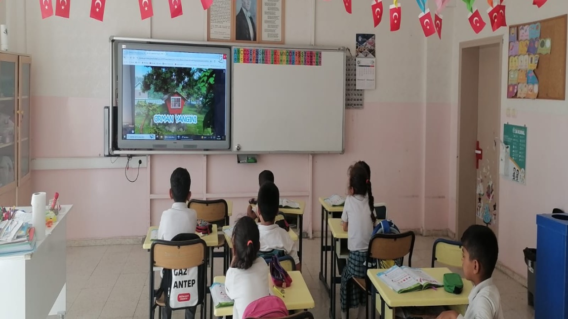 Okulumuz öğrencilerine ‘Suda Boğulma ve Orman Yangınları’ ile ilgili videolar izlettirilip, bilgilendirmeler yapıldı.